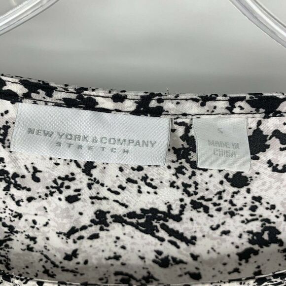 Wide Flutter Sleeve Black White Paint Splatter Top - Picture 5 of 6